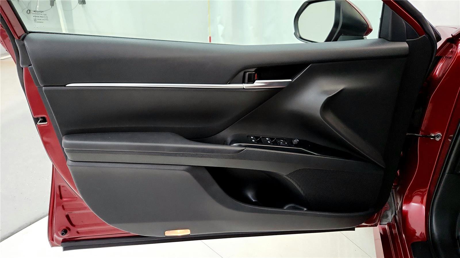 Used 2019 Toyota Camry LE w/ Carpet Mat Package image 22