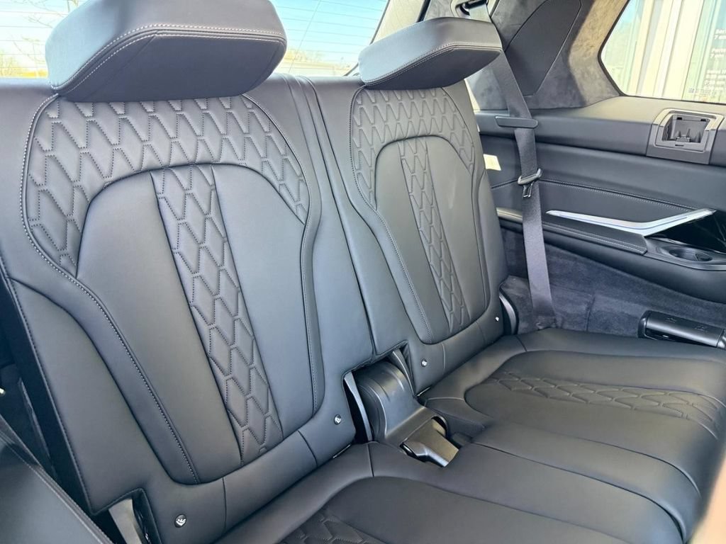 Used 2026 BMW X7 M60i w/ Executive Package AWD/4WD image 12