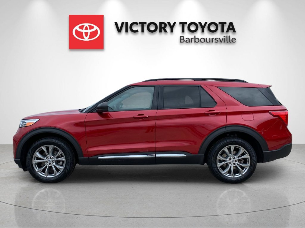 Used 2023 Ford Explorer XLT w/ Equipment Group 202A AWD/4WD image 2