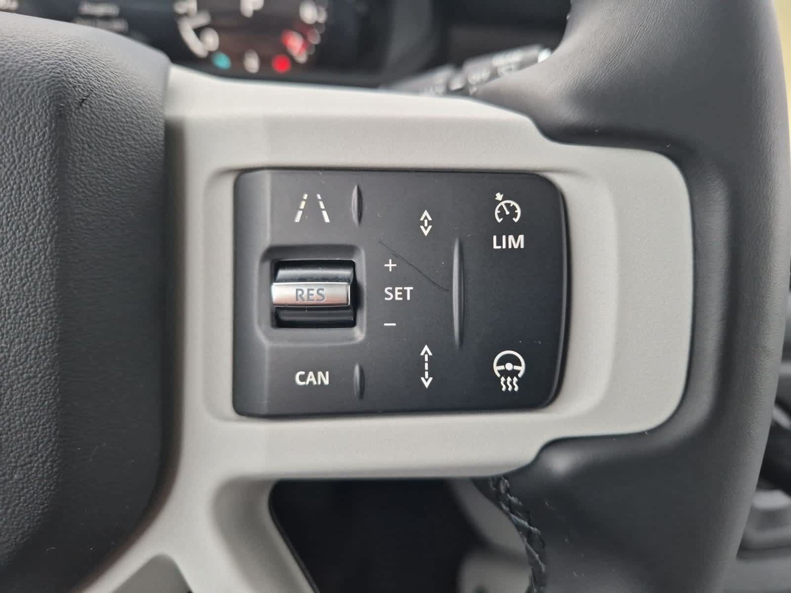 Used 2025 Land Rover Defender 110 X-Dynamic SE AWD/4WD image 26