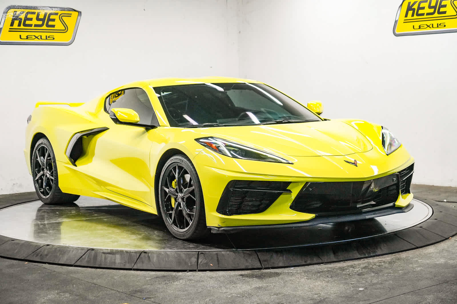 Used 2022 Chevrolet Corvette Stingray Preferred Cpe w/ Z51 Performance Package RWD image 5