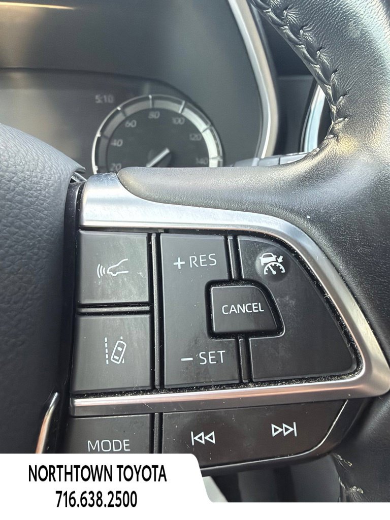 Used 2021 Toyota Highlander XLE FWD image 23