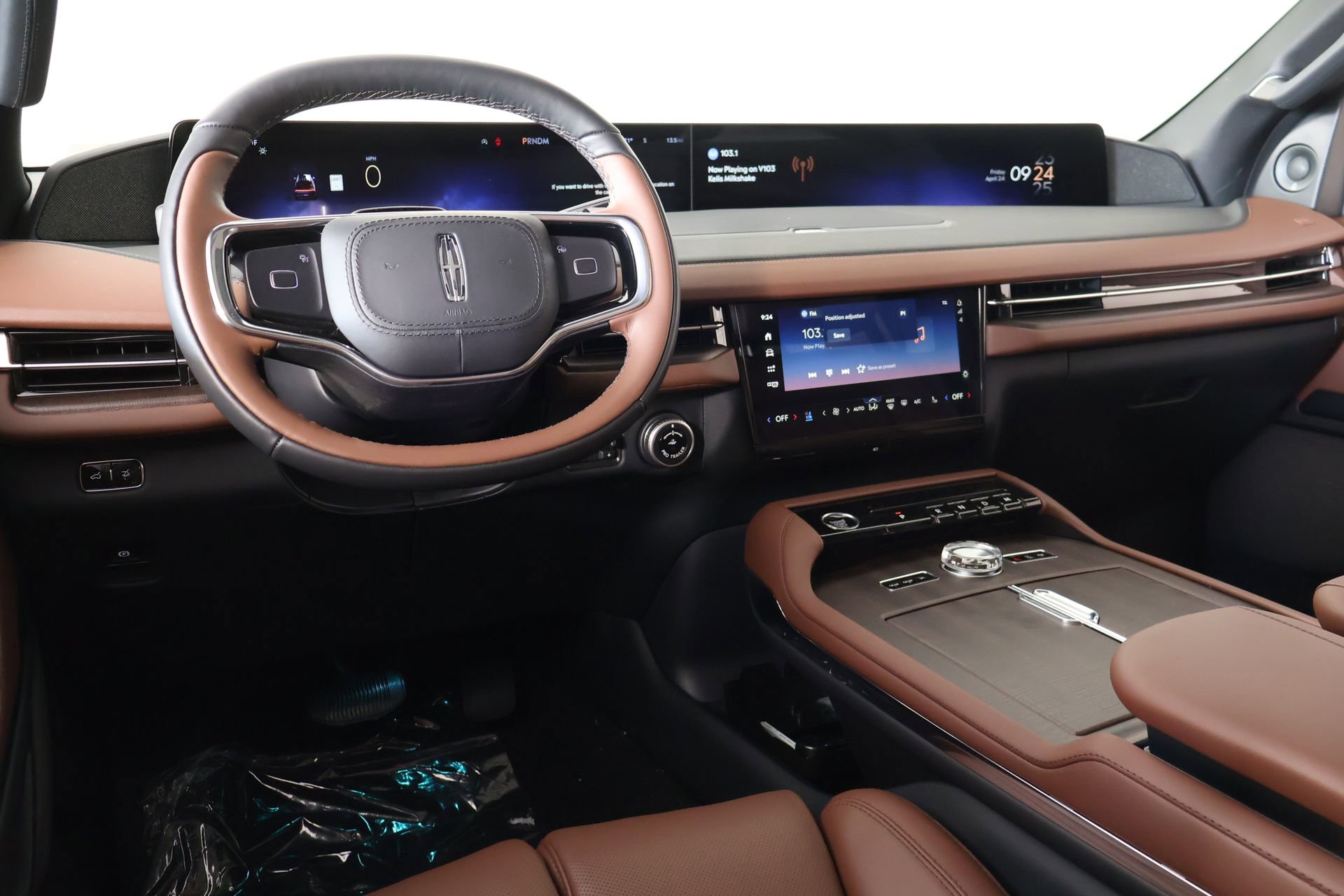 New 2026 Lincoln Navigator Reserve AWD/4WD image 2