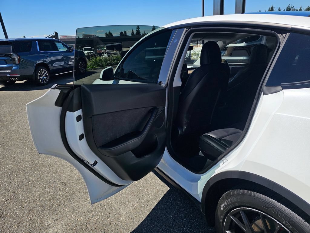 Used 2022 Tesla Model Y Performance AWD/4WD image 21