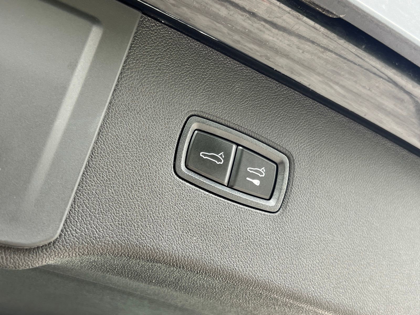 Certified 2024 Porsche Cayenne AWD/4WD image 19
