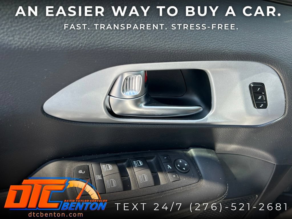 Used 2025 Chrysler Pacifica Limited FWD image 12