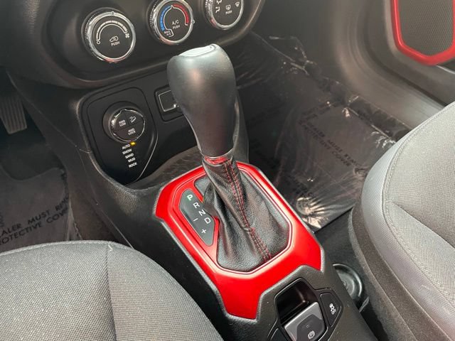 Used 2015 Jeep Renegade Trailhawk AWD/4WD image 21