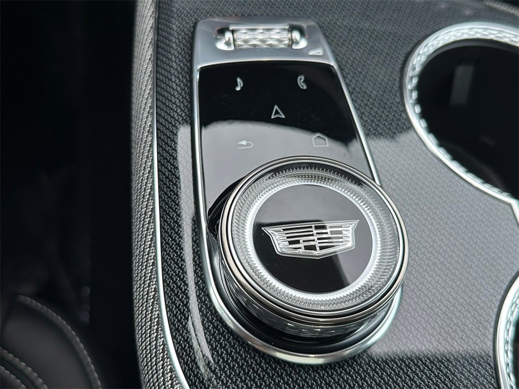 New 2026 Cadillac Optiq Luxury 1 image 30