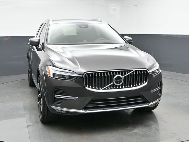 Used 2023 Volvo XC60 B5 Ultimate FWD image 2