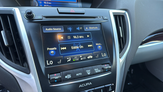 Used 2016 Acura TLX FWD image 19