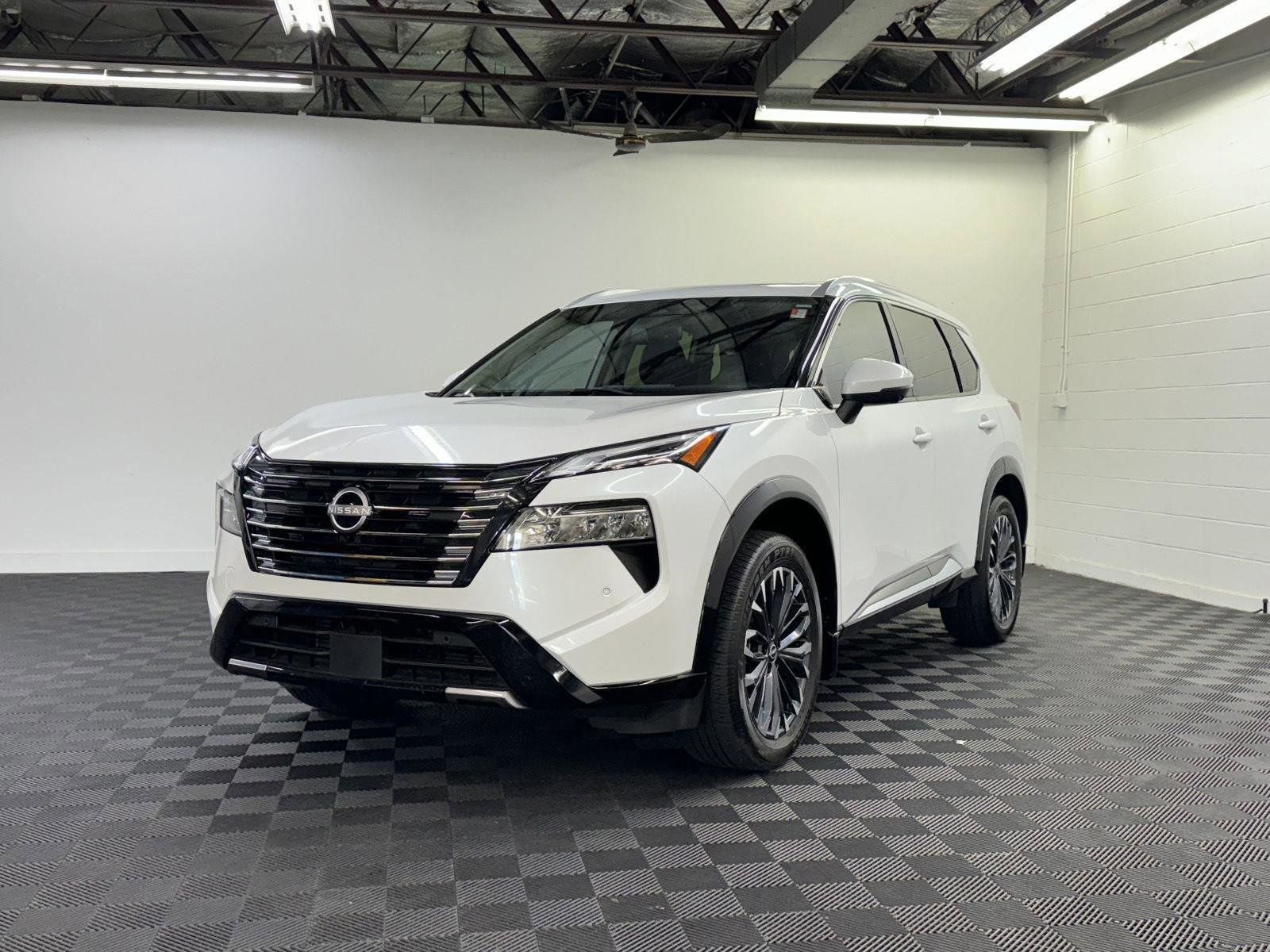 Used 2024 Nissan Rogue Platinum w/ Platinum Premium Package image 1