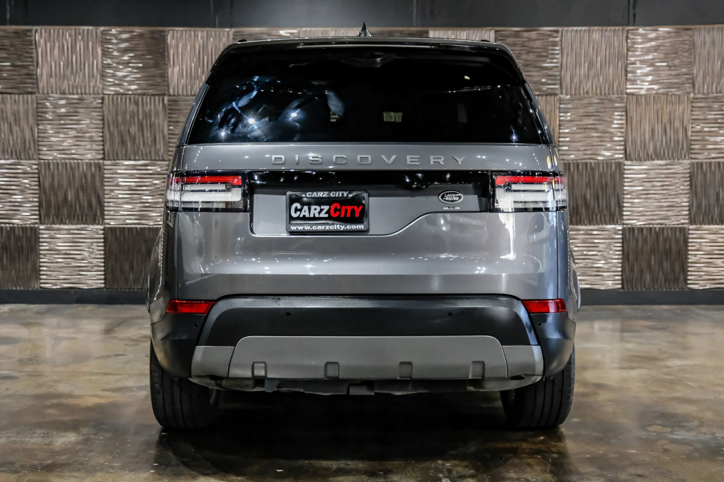 Used 2018 Land Rover Discovery SE AWD/4WD image 10