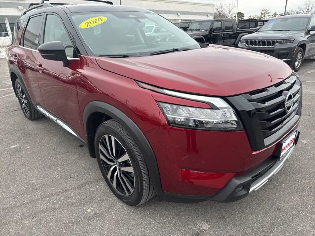 Used 2024 Nissan Pathfinder Platinum w/ Black Appearance Package image 50
