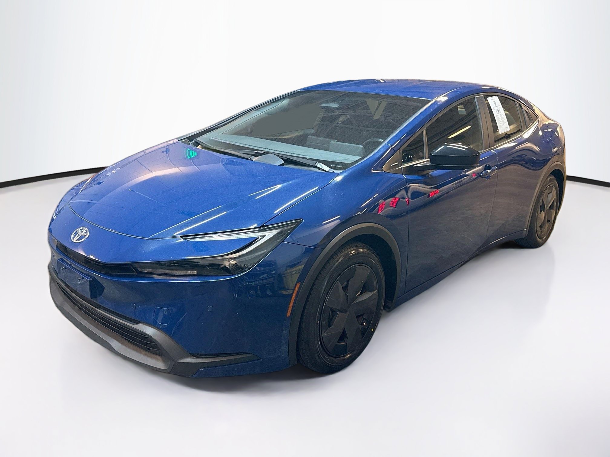 Used 2025 Toyota Prius LE FWD image 3