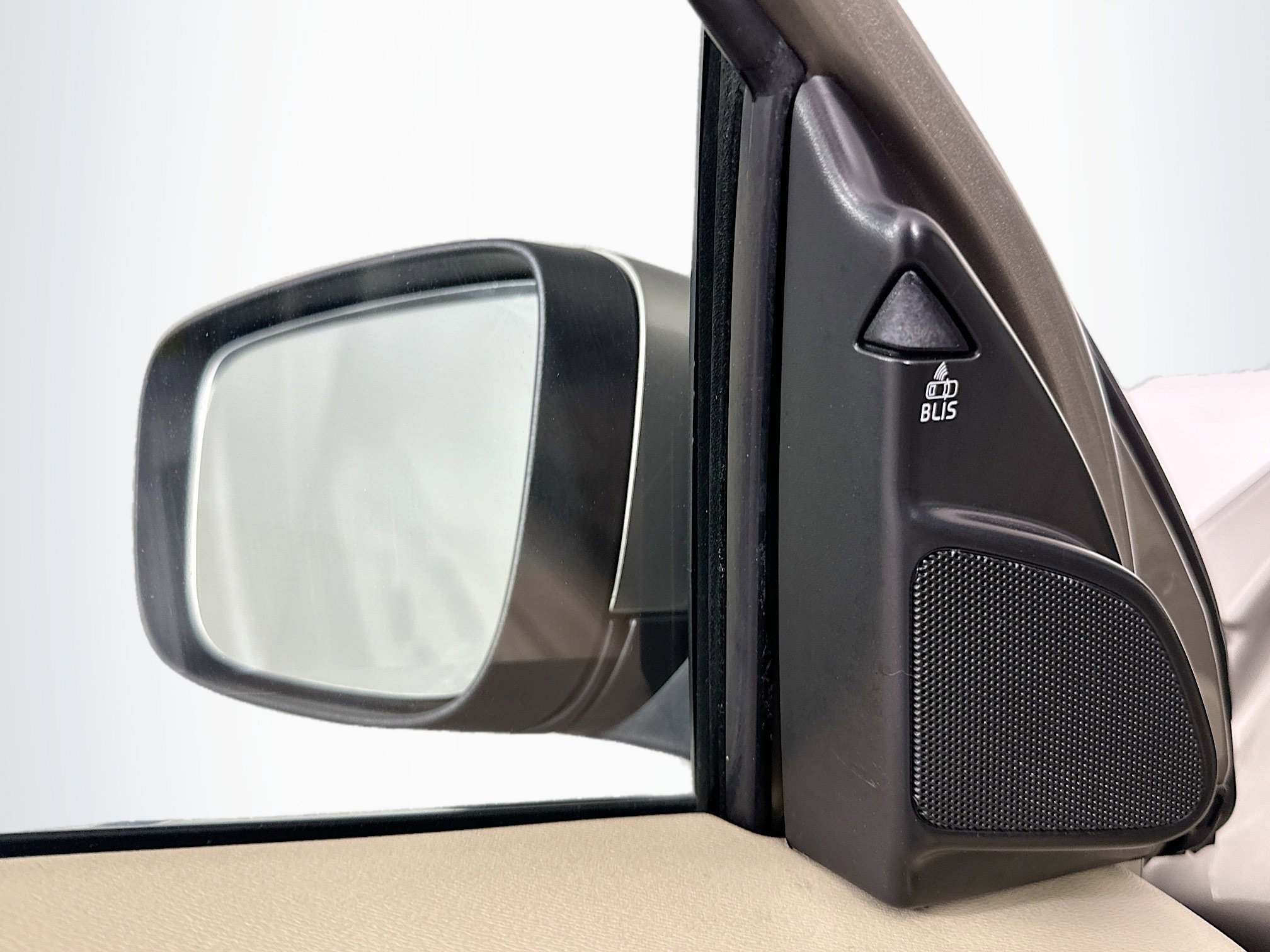 Used 2015 Volvo XC60 T6 image 16