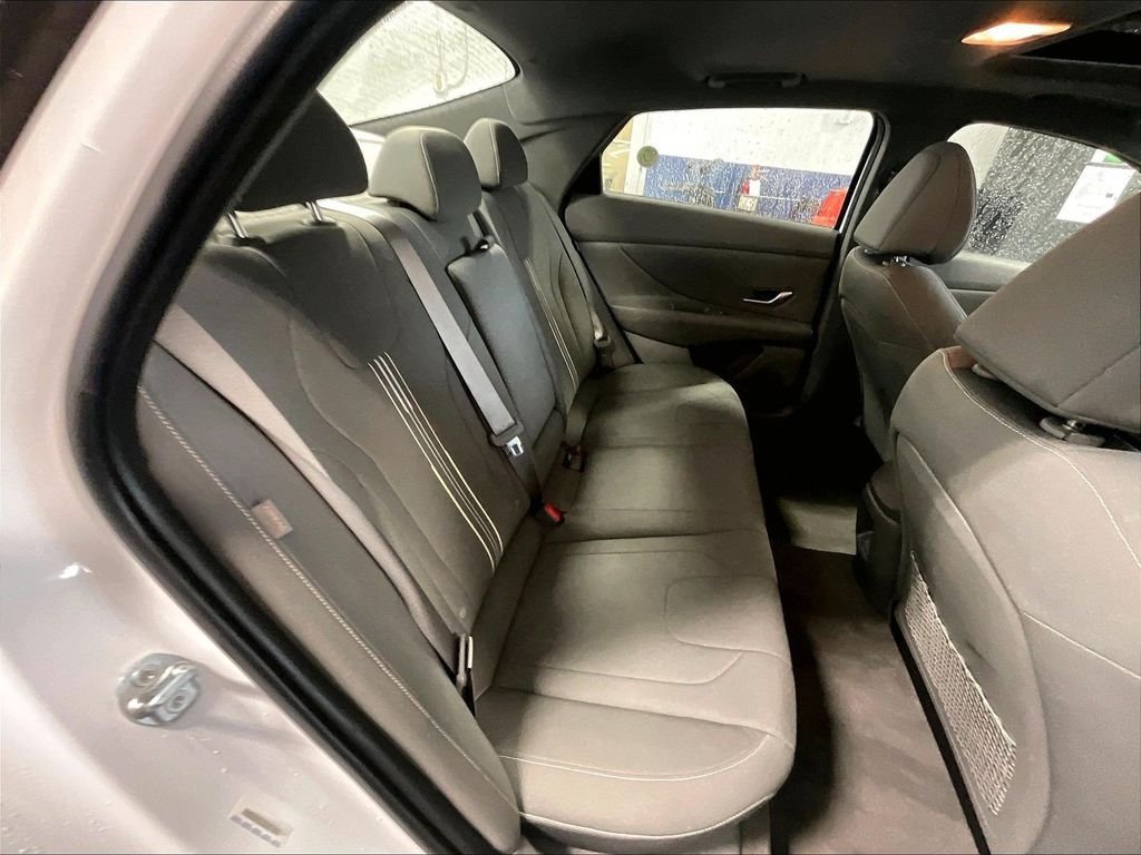 Certified 2025 Hyundai Elantra SEL FWD image 16