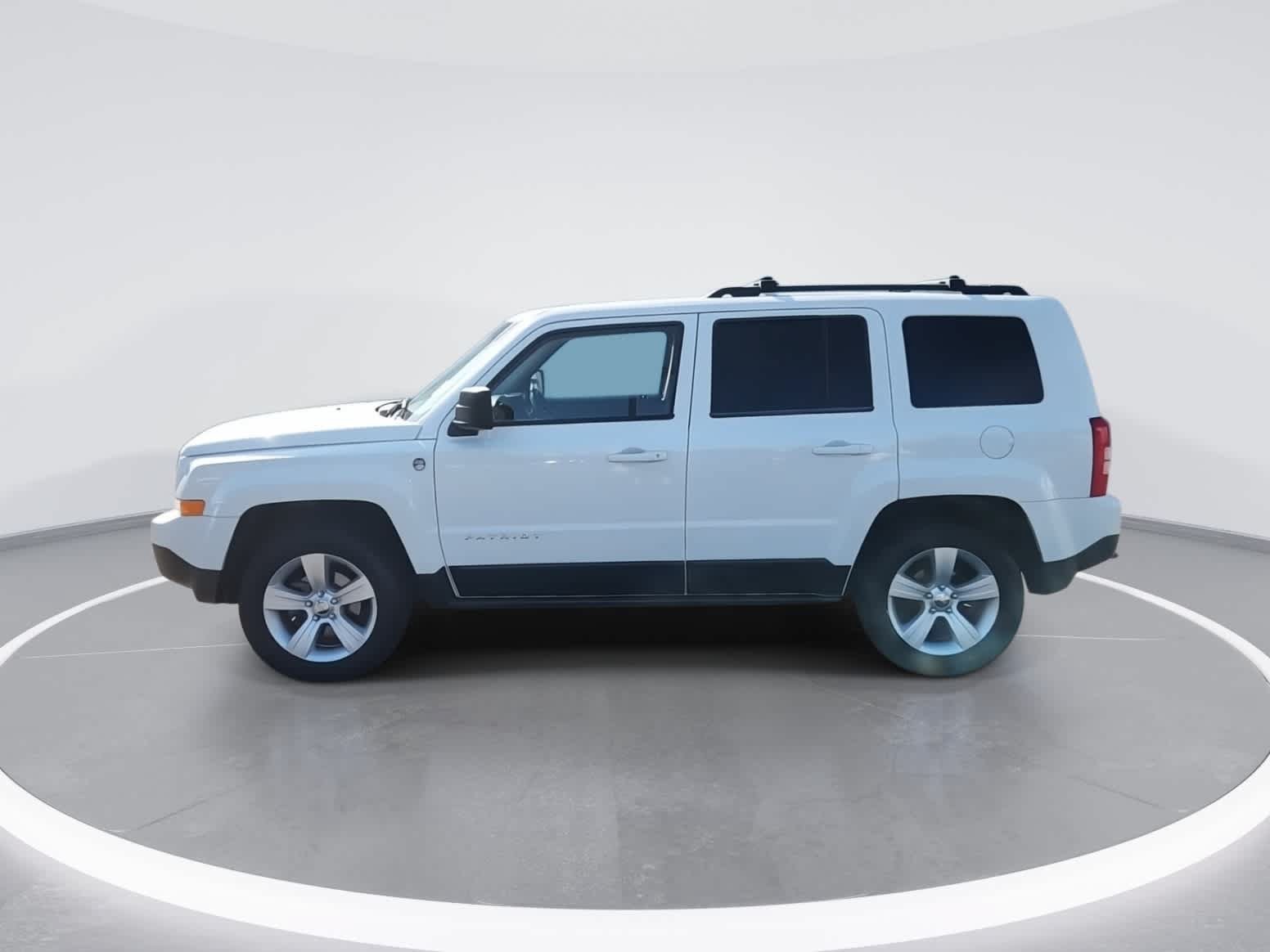 Used 2014 Jeep Patriot Latitude AWD/4WD image 5