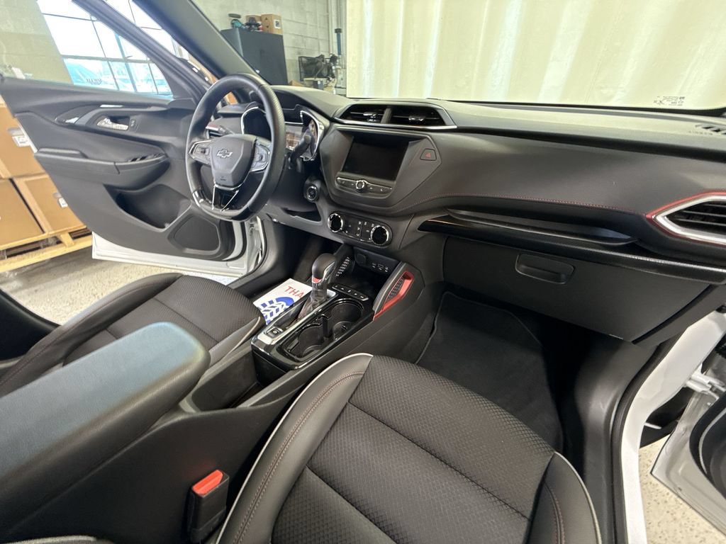 Used 2023 Chevrolet TrailBlazer RS AWD/4WD image 30