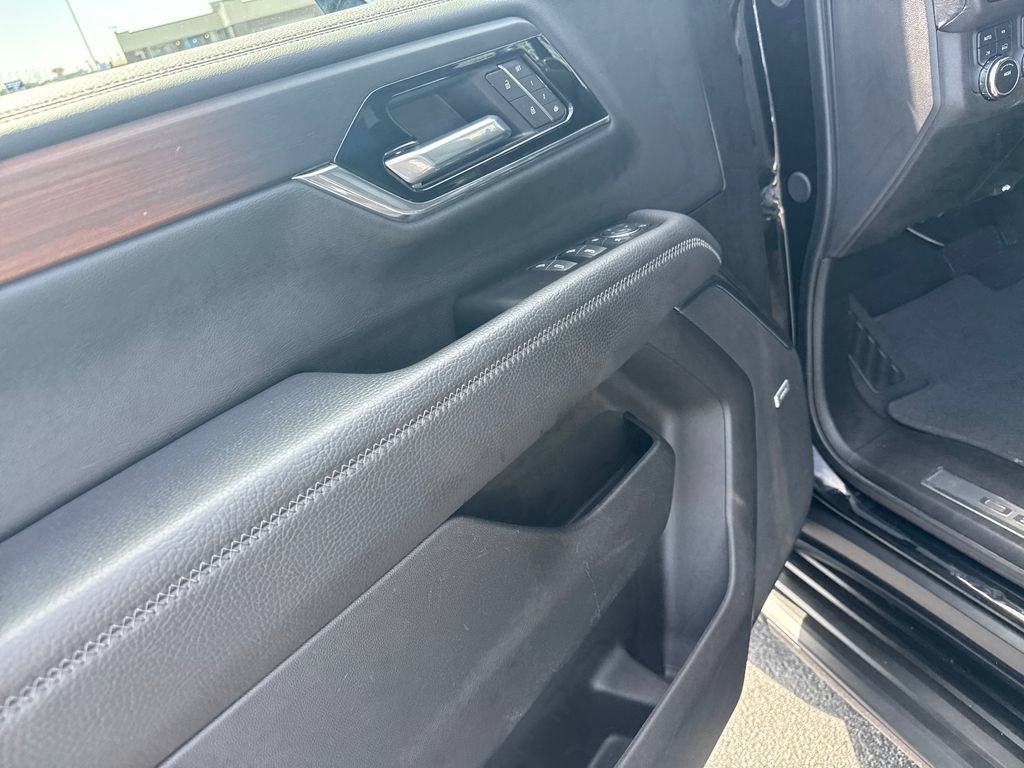 Used 2025 GMC Yukon Denali AWD/4WD image 23
