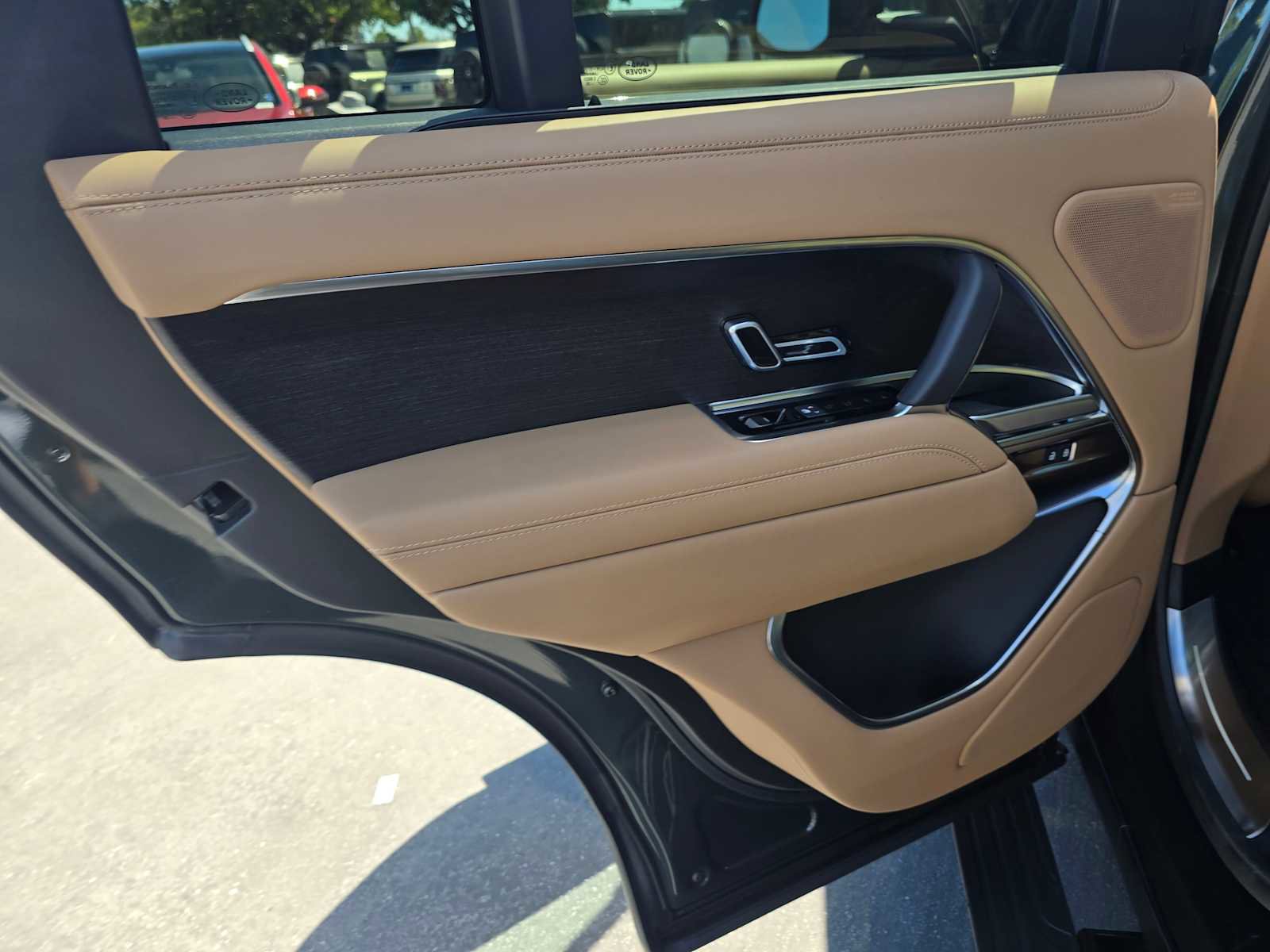 New 2025 Land Rover Range Rover SE image 19