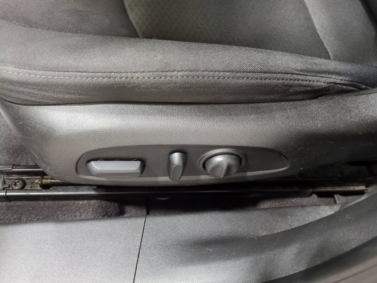 Used 2016 Chevrolet Malibu LT FWD image 16