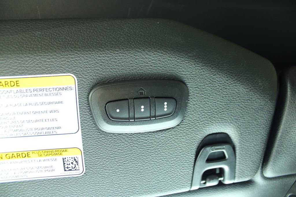 Used 2025 Jeep Wrangler Unlimited Rubicon w/ Technology Group image 30