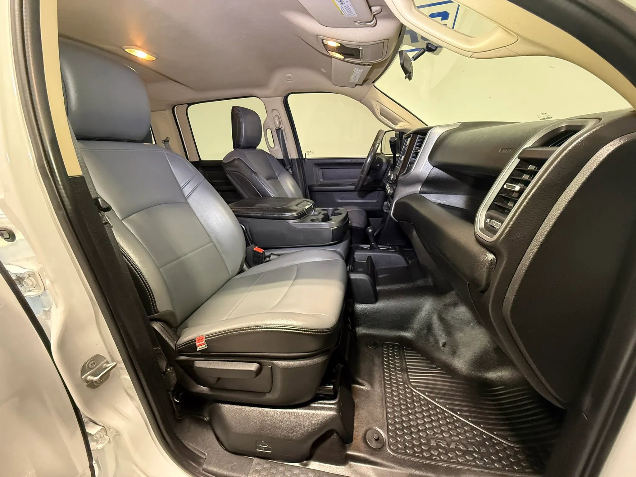 Used 2020 RAM 2500 Tradesman w/ Chrome Appearance Group AWD/4WD image 12