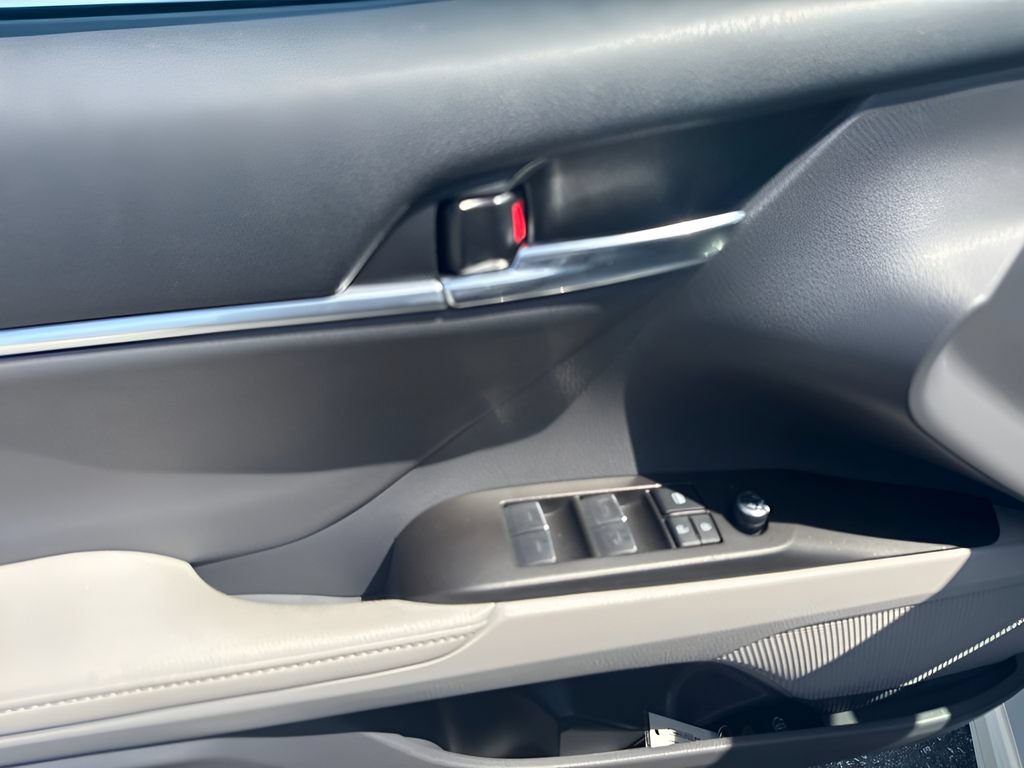 Used 2022 Toyota Camry XSE FWD image 16