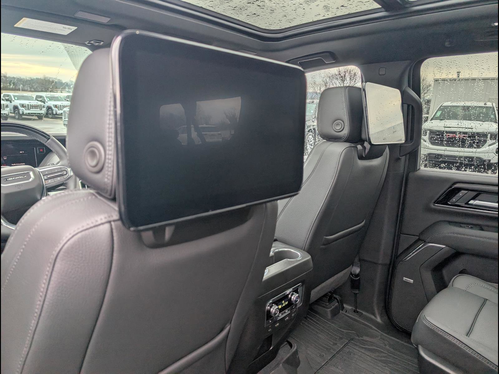 New 2026 GMC Yukon XL Denali w/ Denali Reserve Package image 15