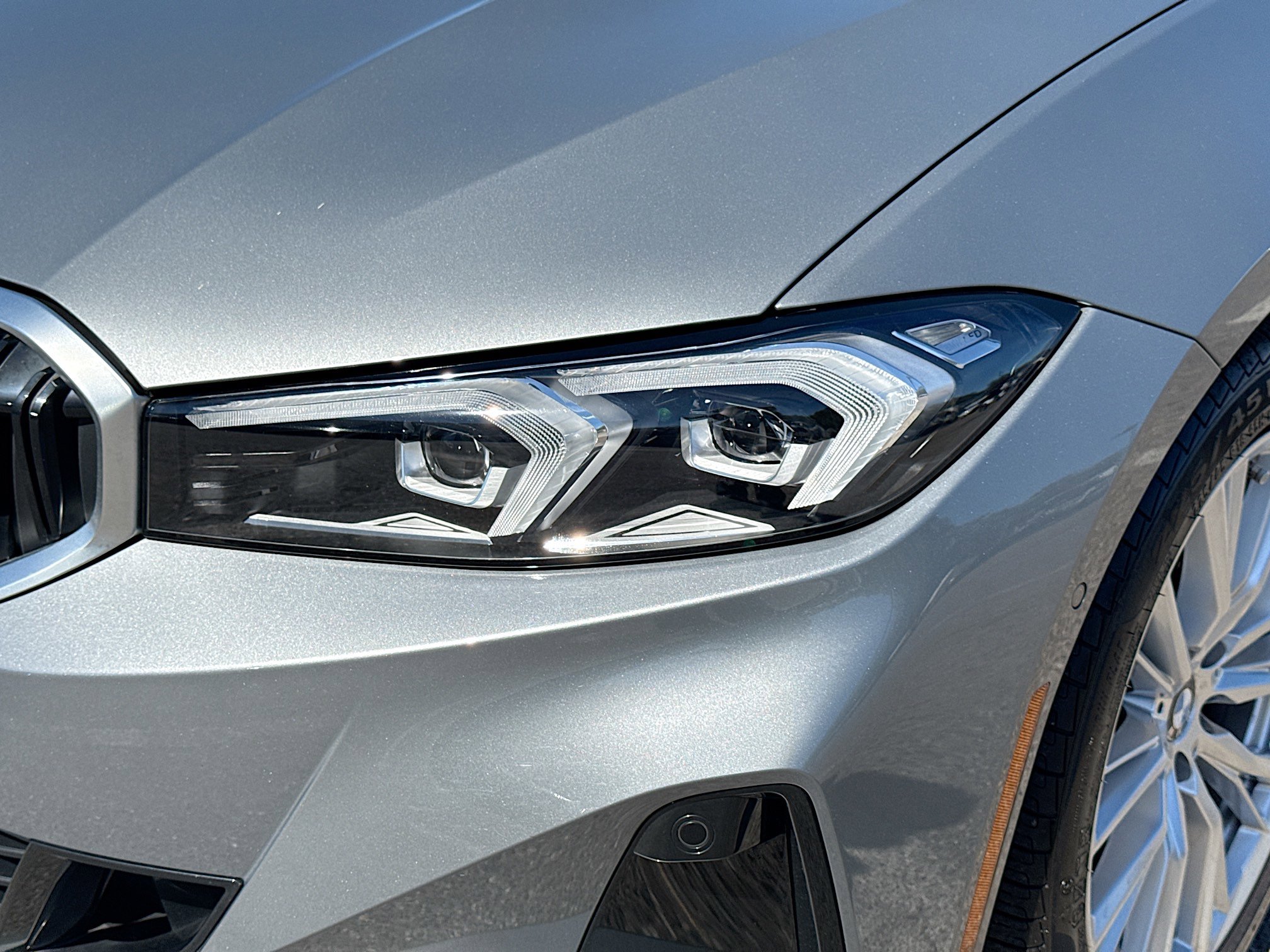 Used 2023 BMW 330i Sedan w/ Premium Package image 9