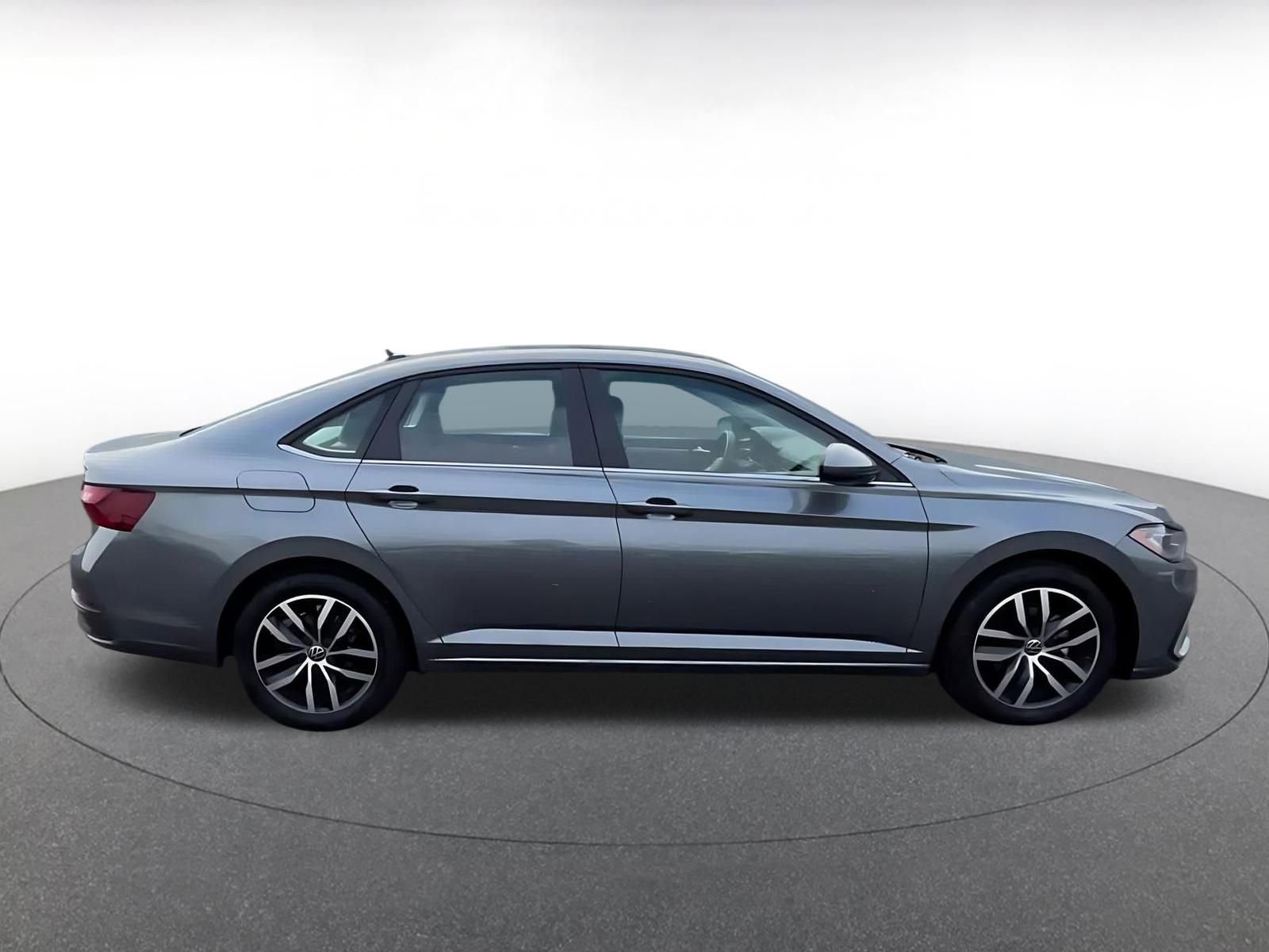 Used 2025 Volkswagen Jetta SE image 17