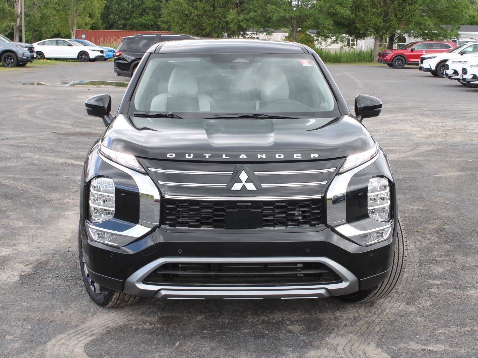 New 2025 Mitsubishi Outlander SE image 4