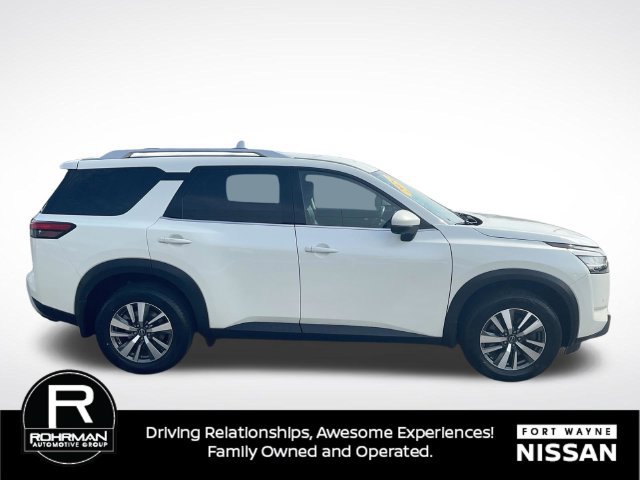 Used 2024 Nissan Pathfinder SL w/ Black Appearance Package AWD/4WD image 34