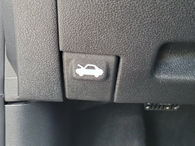 Used 2022 Hyundai Venue Limited w/ Cargo Package FWD image 13