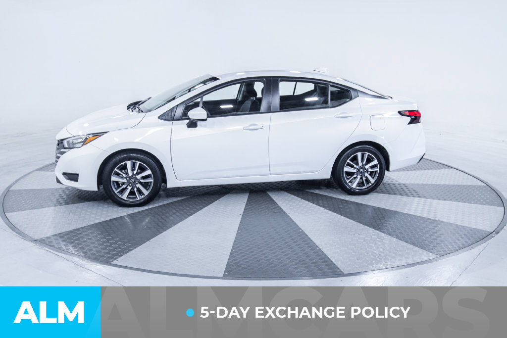 Used 2025 Nissan Versa SV FWD image 3