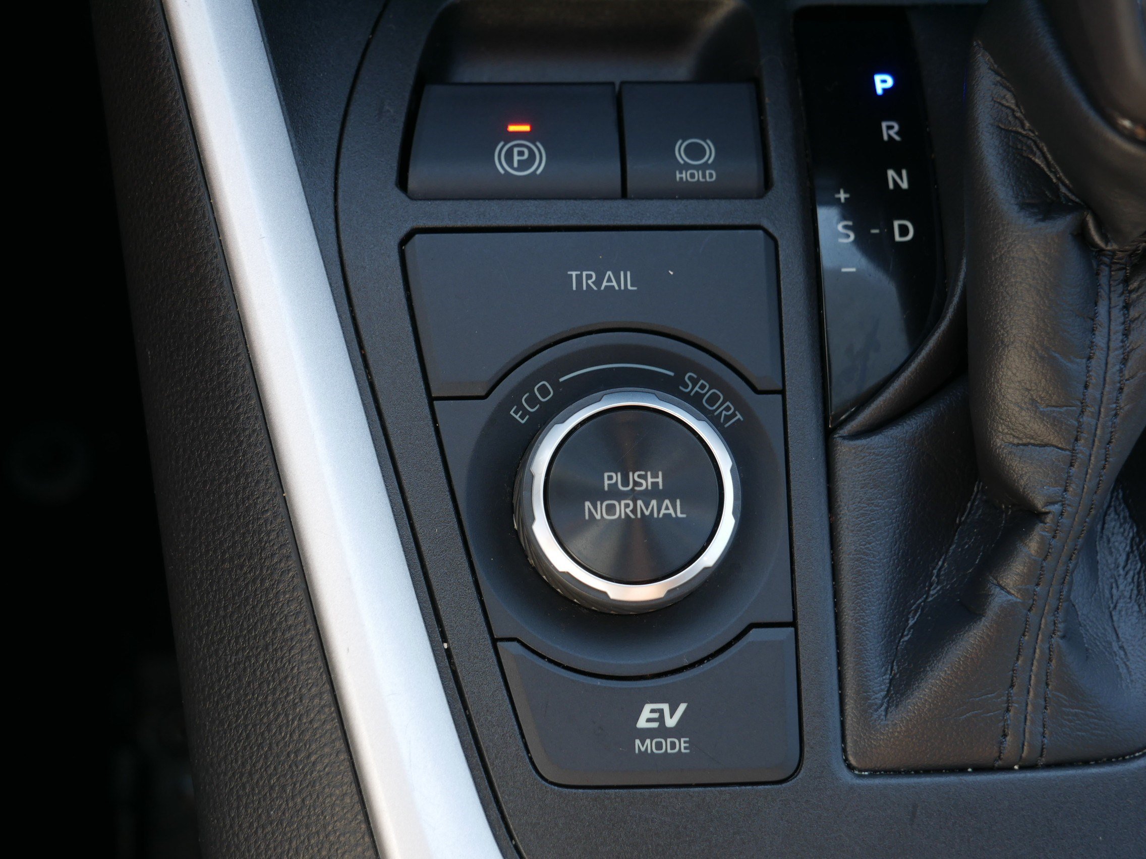 Used 2021 Toyota RAV4 LE AWD/4WD image 28