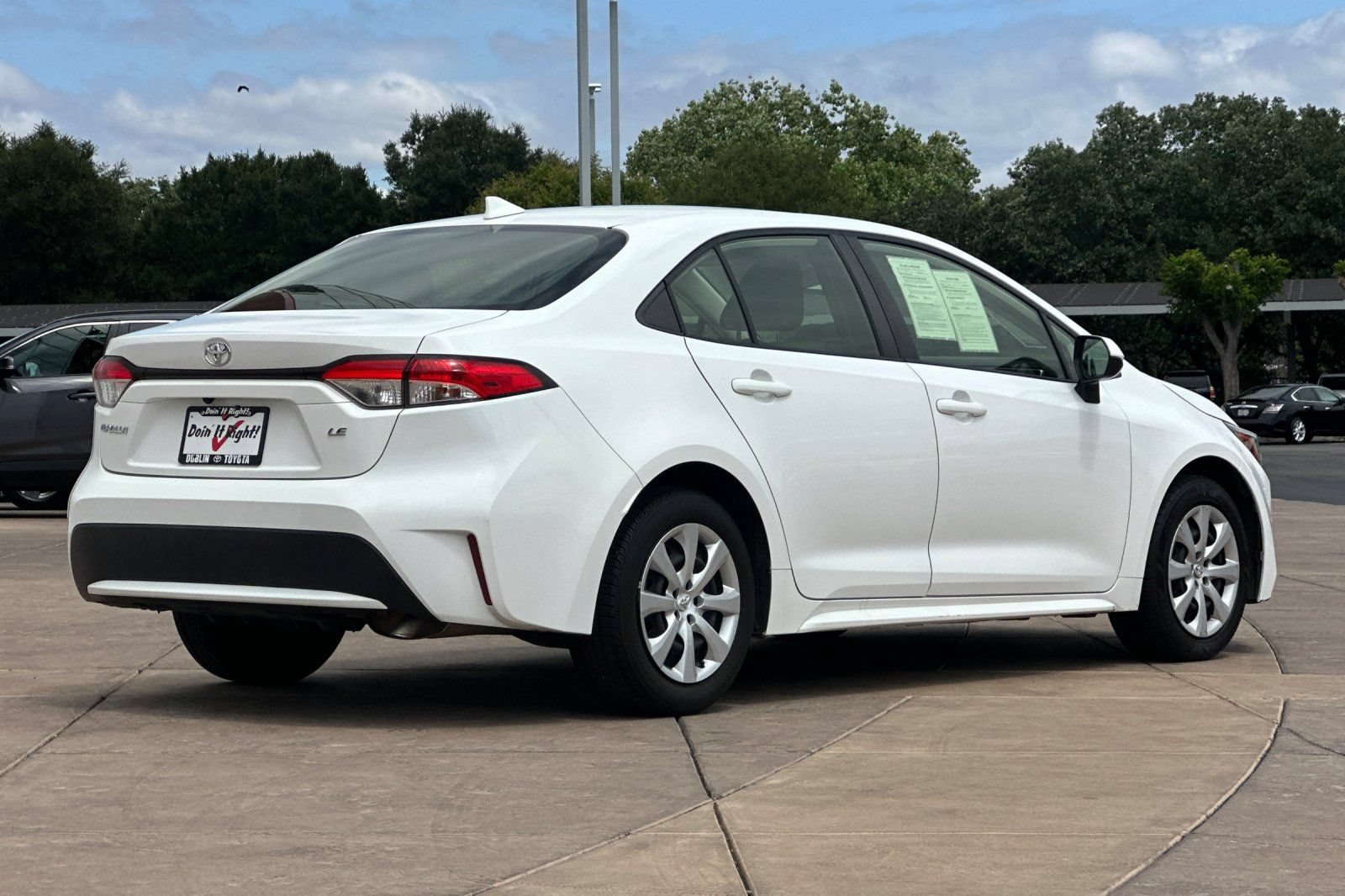 Used 2022 Toyota Corolla LE FWD image 4