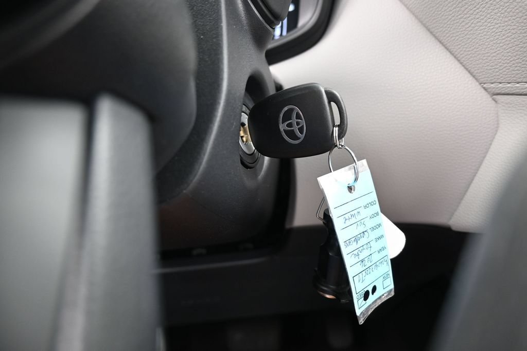 Used 2026 Toyota Corolla Cross L FWD image 27