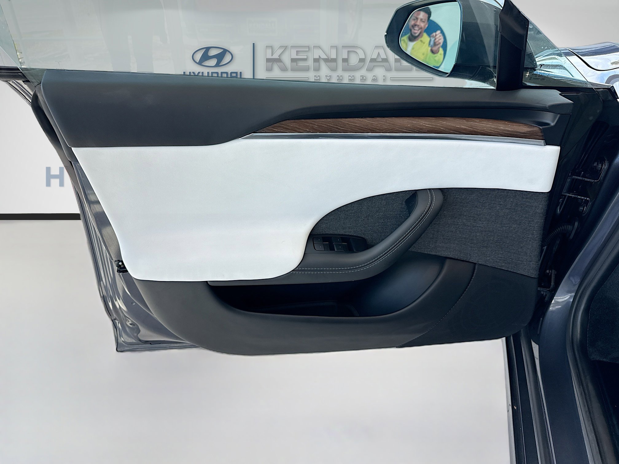 Used 2022 Tesla Model S Plaid image 18