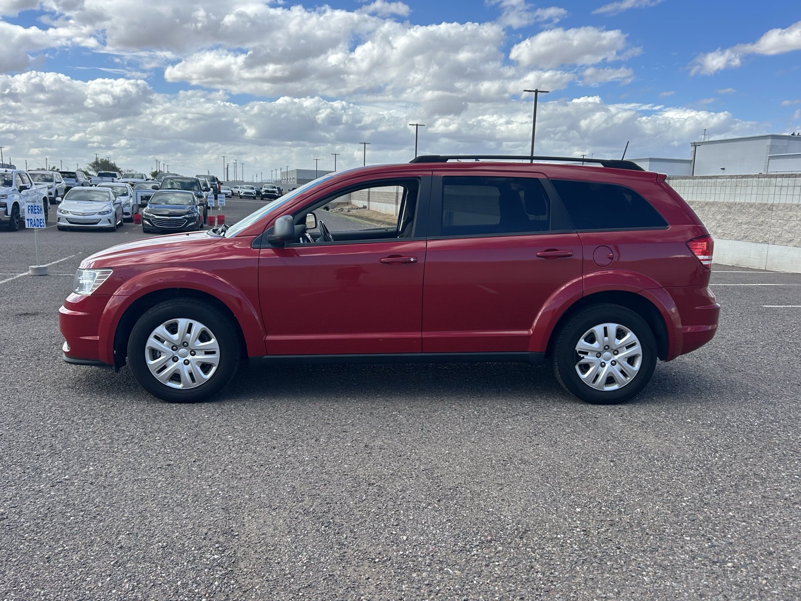 Used 2020 Dodge Journey SE w/ SE Popular Equipment Group FWD image 2