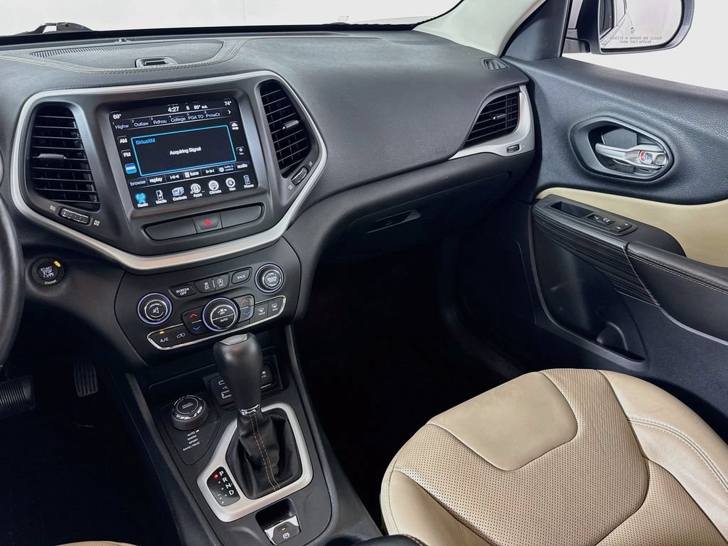 Used 2015 Jeep Cherokee Limited w/ Luxury Group AWD/4WD image 24
