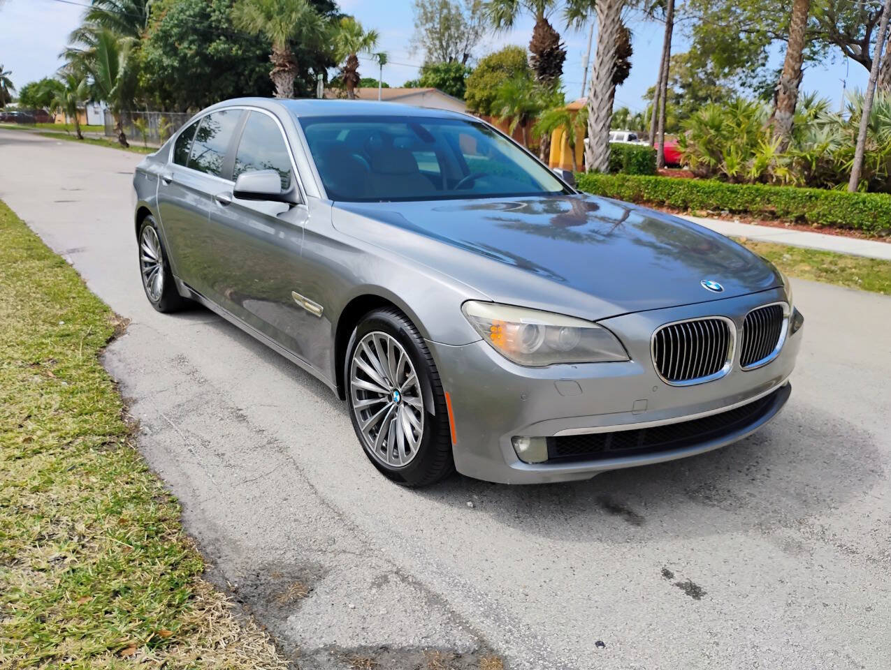 Used 2012 BMW 740i RWD image 3