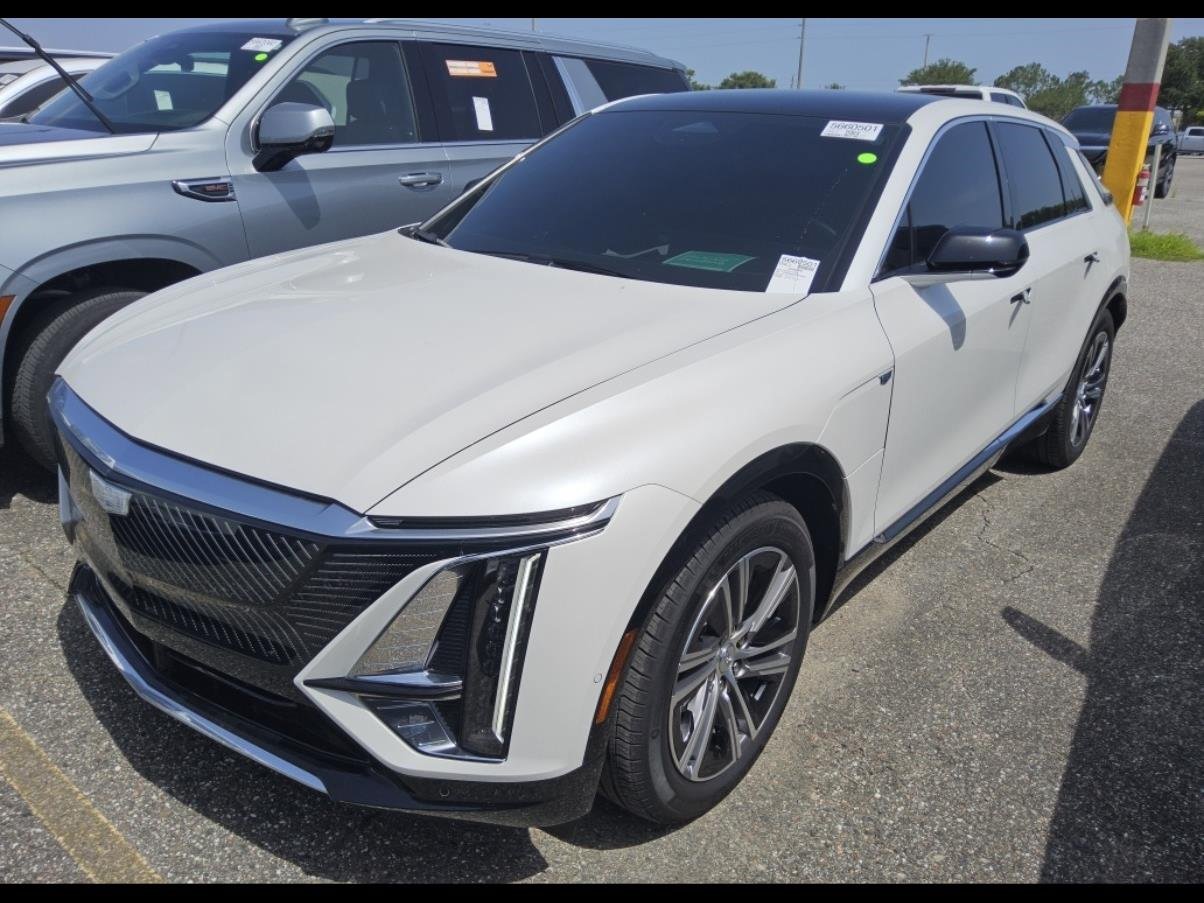 Used 2025 Cadillac Lyriq Luxury RWD image 1