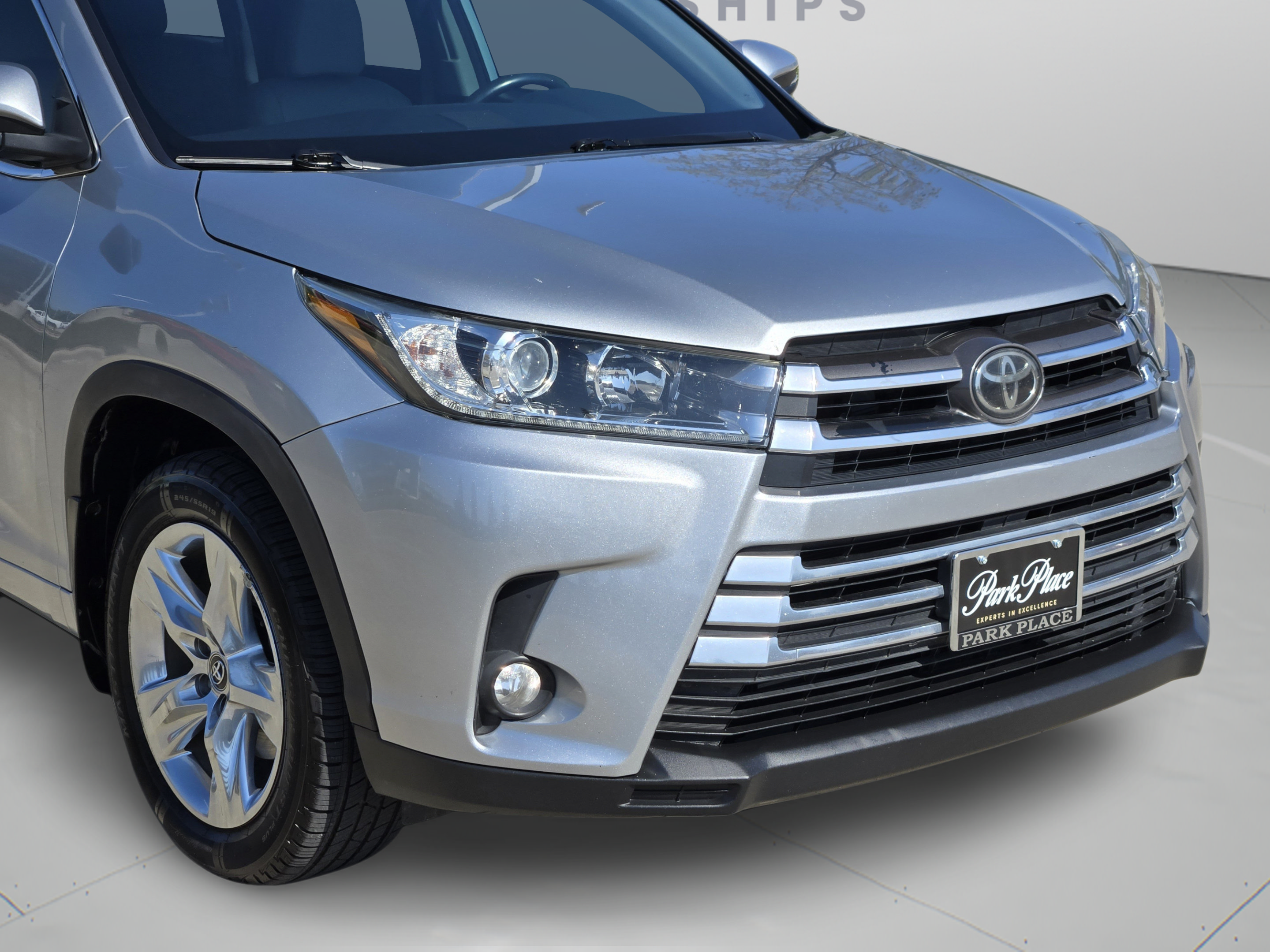 Used 2018 Toyota Highlander Limited FWD image 32