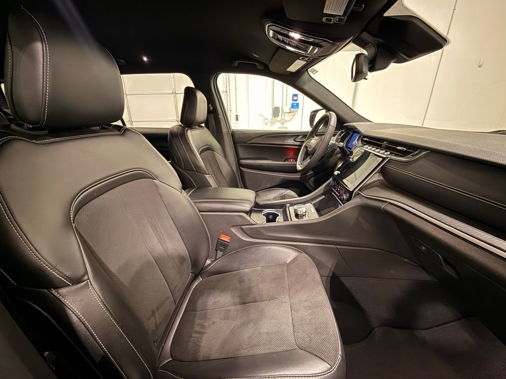 Used 2024 Jeep Grand Cherokee L Laredo image 27