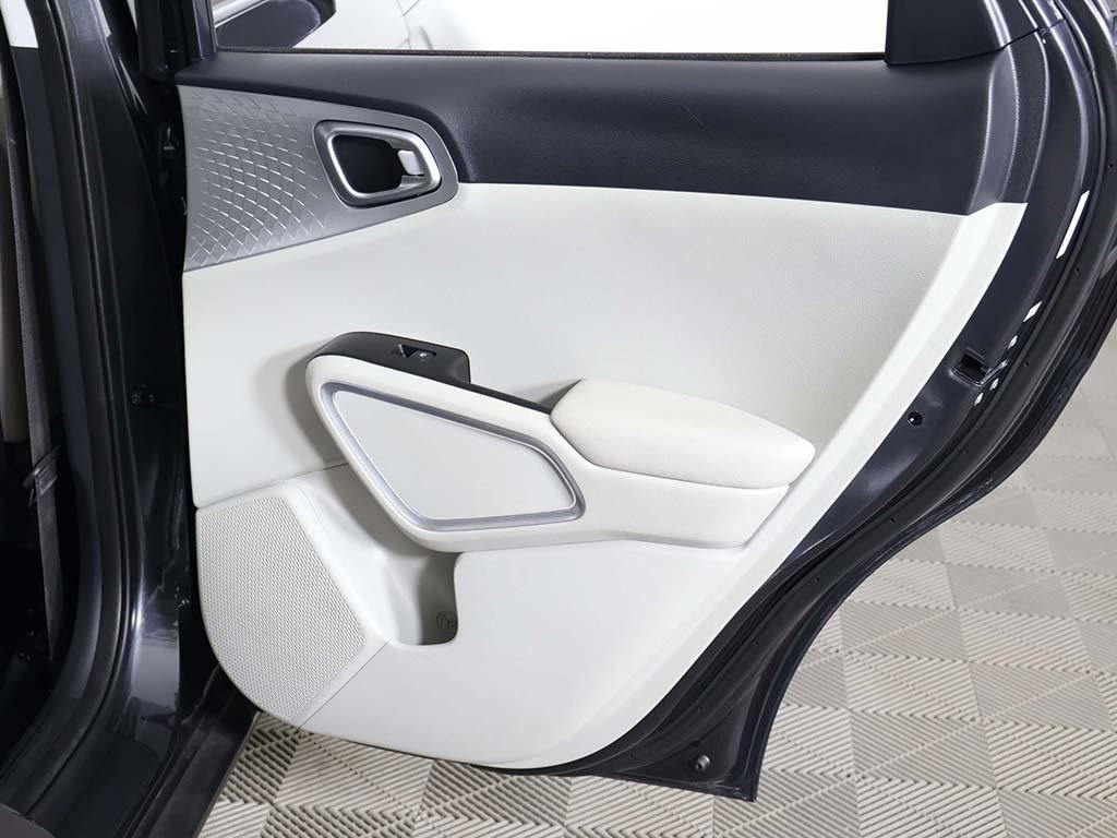 Used 2025 Kia Soul LX w/ LX Technology Package image 24