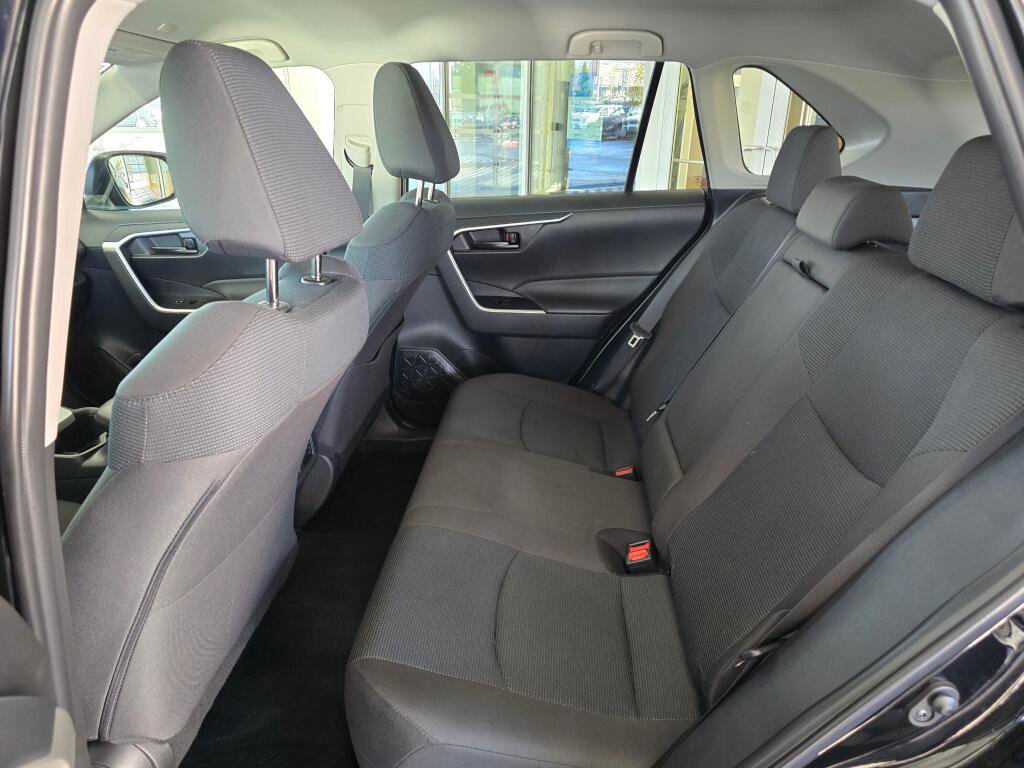 Used 2025 Toyota RAV4 LE image 37