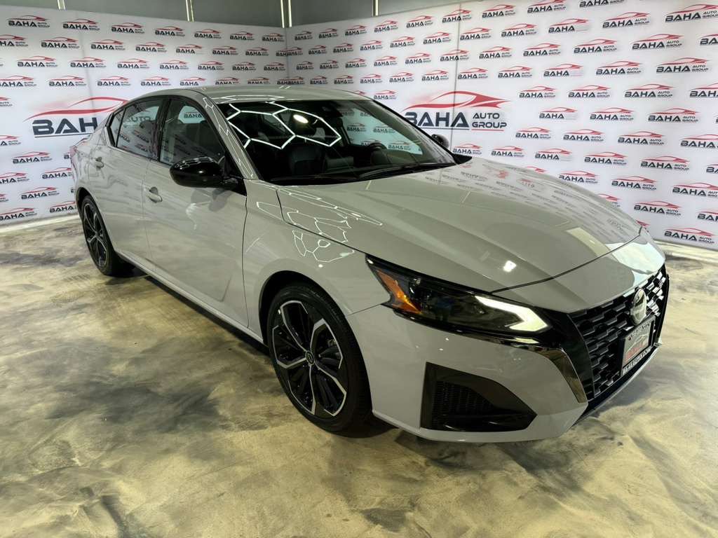 Used 2025 Nissan Altima 2.5 SR FWD image 5