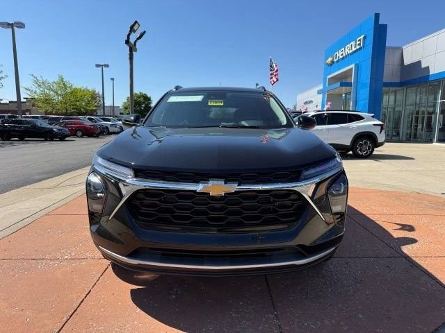 New 2026 Chevrolet Trax LT w/ Midnight Edition FWD image 2