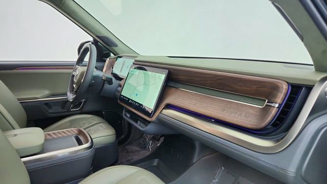 Used 2024 Rivian R1T Adventure AWD/4WD image 21